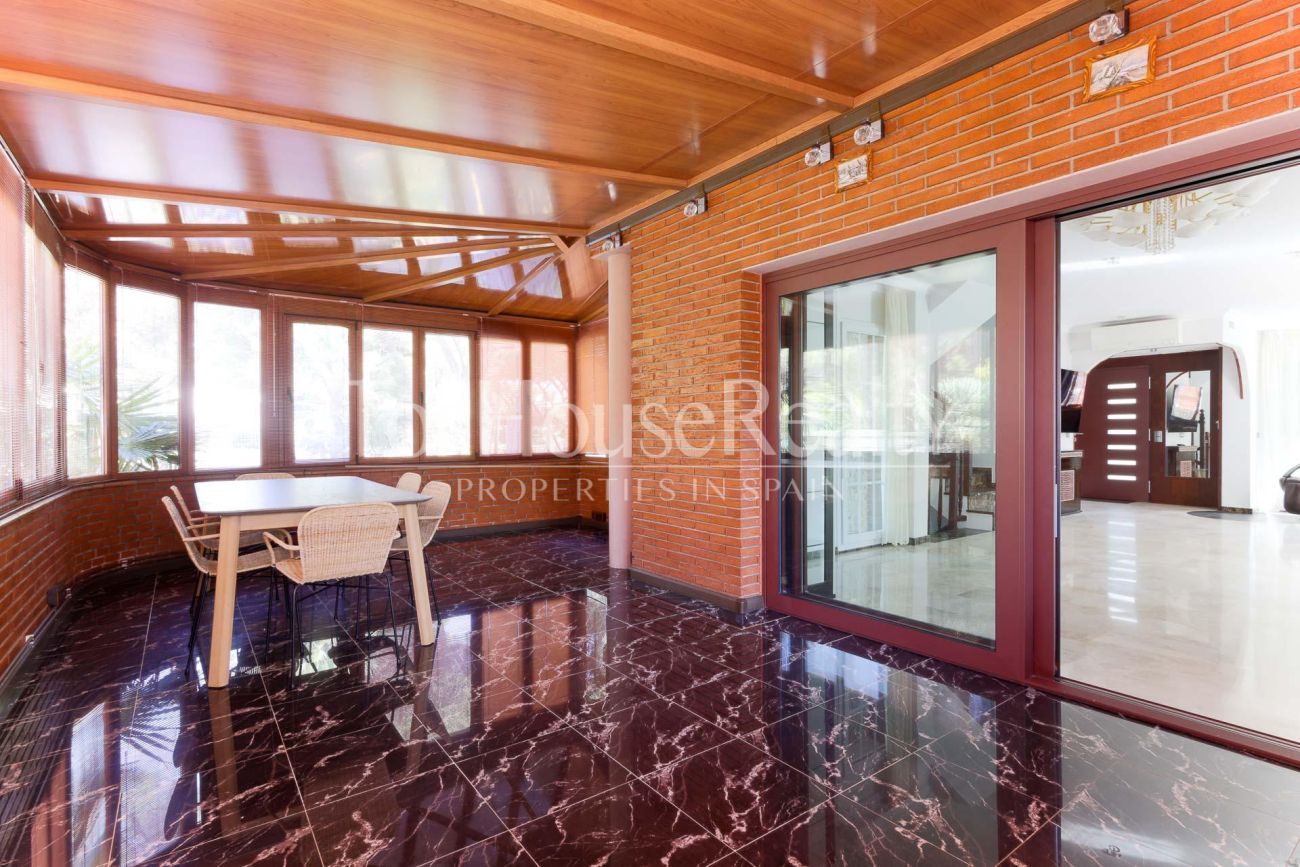 Вилла в Gavà Mar — вторая линия от моря, сад, бассейн и полная приватность