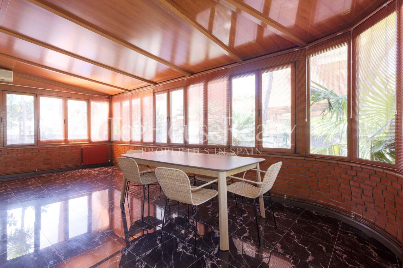 Вилла в Gavà Mar — вторая линия от моря, сад, бассейн и полная приватность