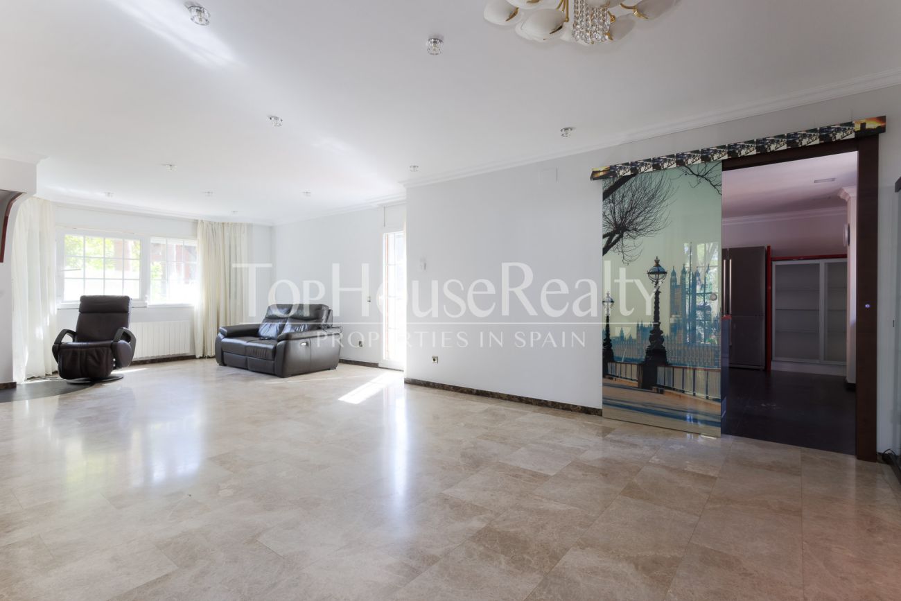 Вилла в Gavà Mar — вторая линия от моря, сад, бассейн и полная приватность