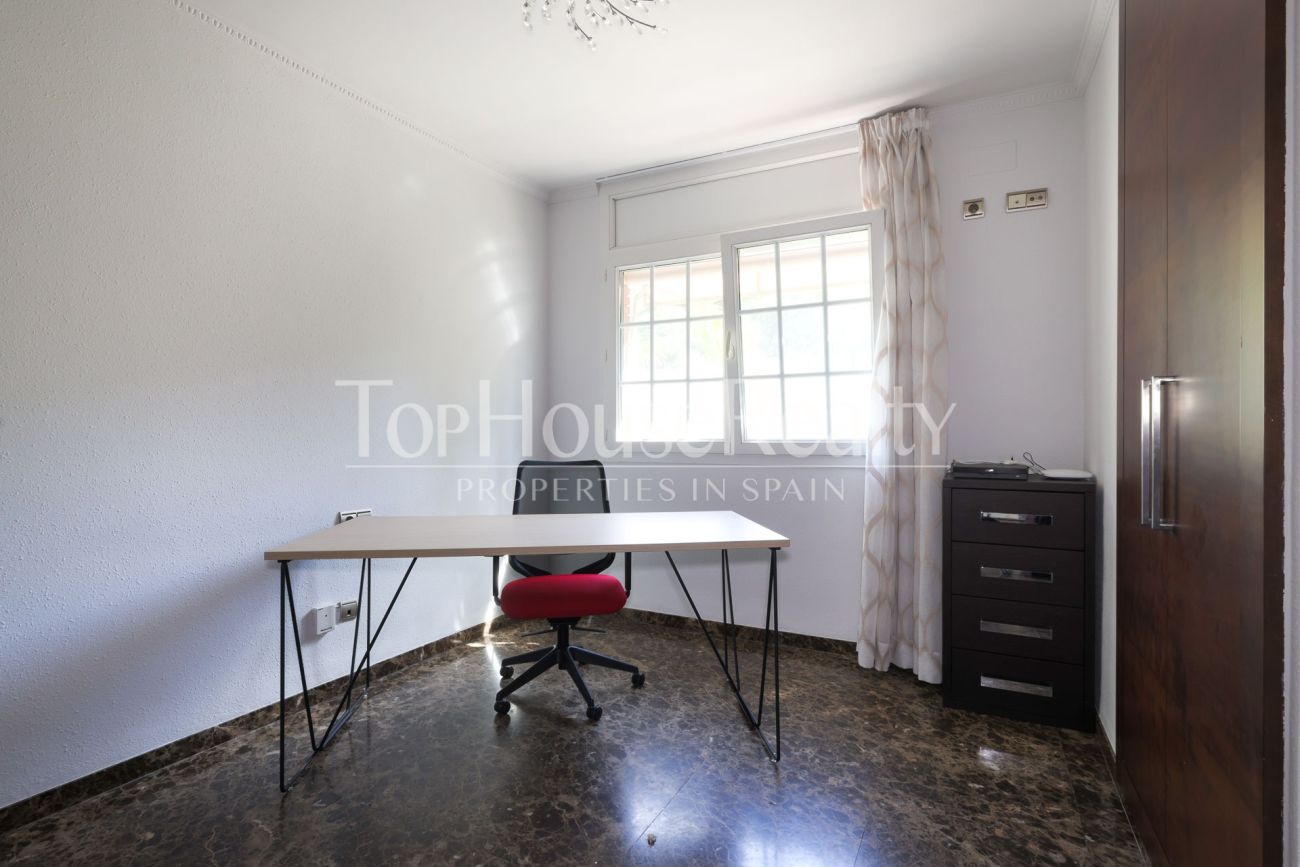 Вилла в Gavà Mar — вторая линия от моря, сад, бассейн и полная приватность