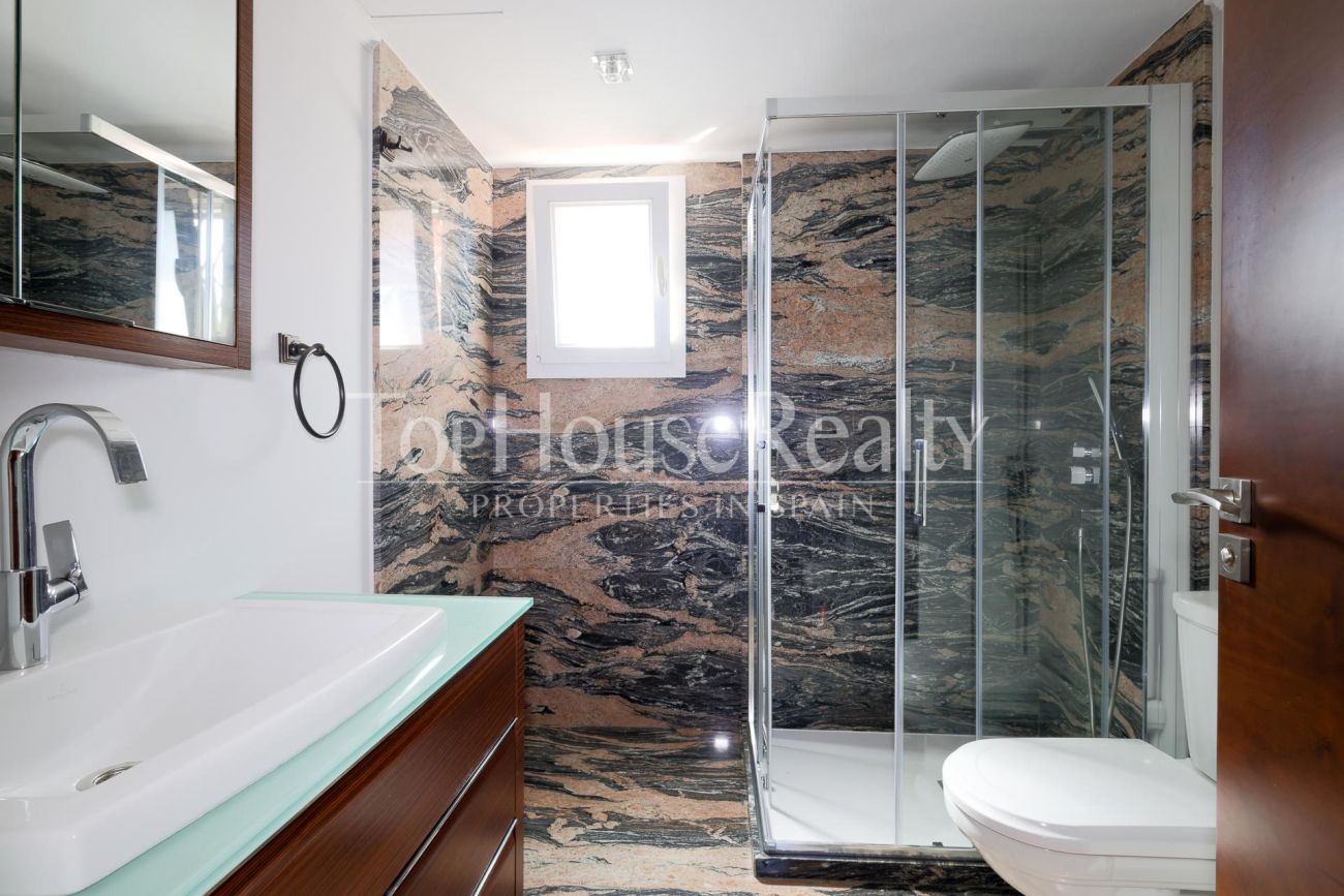 Вилла в Gavà Mar — вторая линия от моря, сад, бассейн и полная приватность