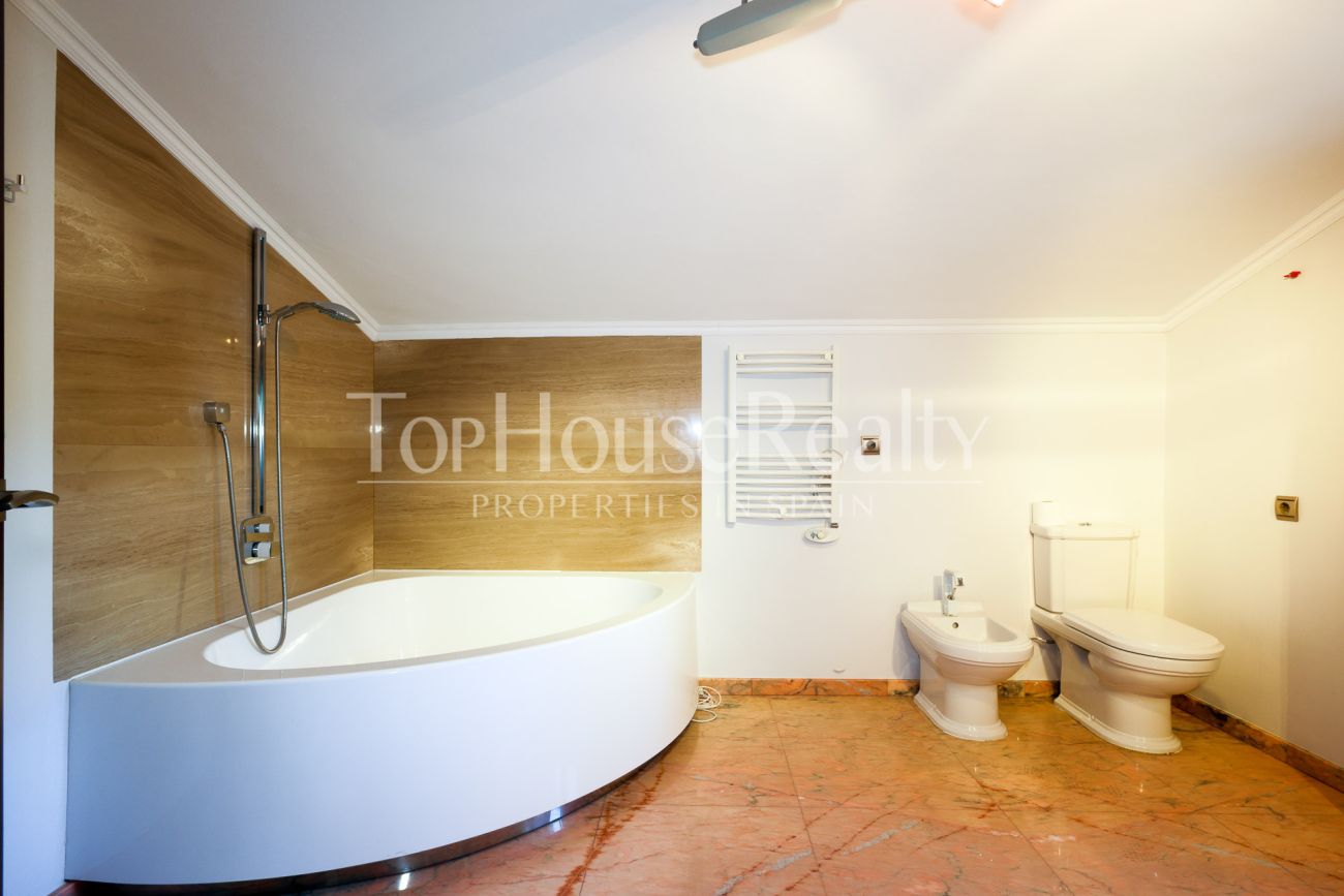 Вилла в Gavà Mar — вторая линия от моря, сад, бассейн и полная приватность