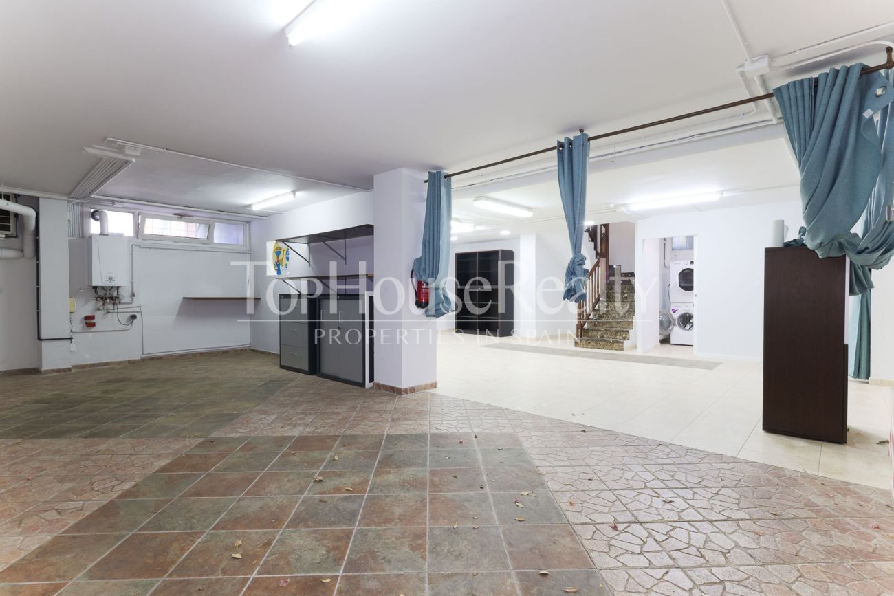 Вилла в Gavà Mar — вторая линия от моря, сад, бассейн и полная приватность