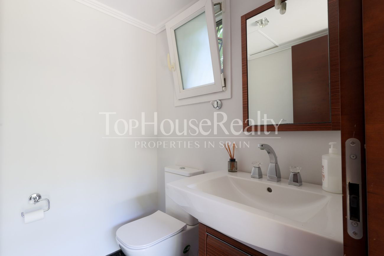 Вилла в Gavà Mar — вторая линия от моря, сад, бассейн и полная приватность