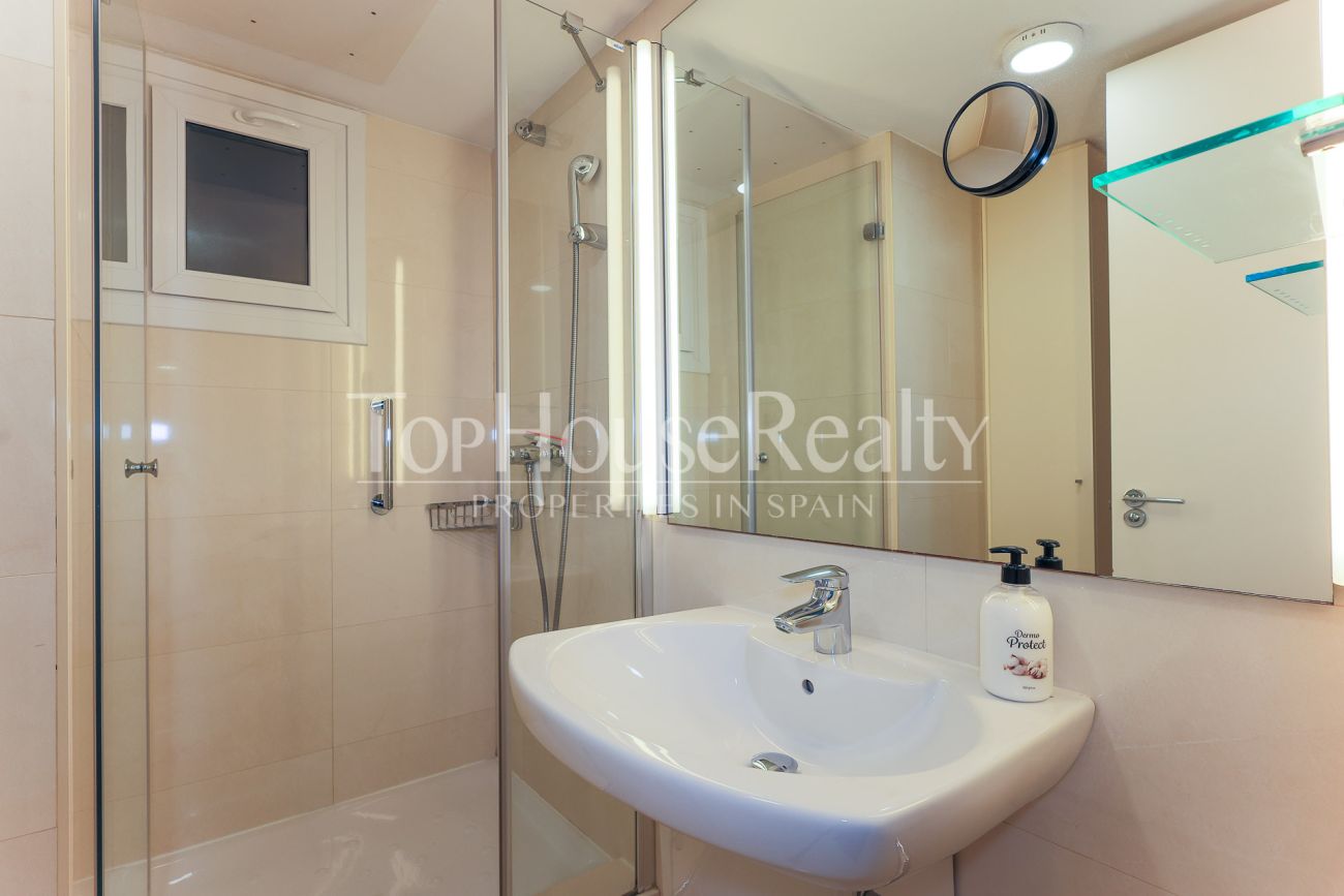 Квартира на улице Enric Granados, Барселона — светлая, отремонтированная и в престижной локации