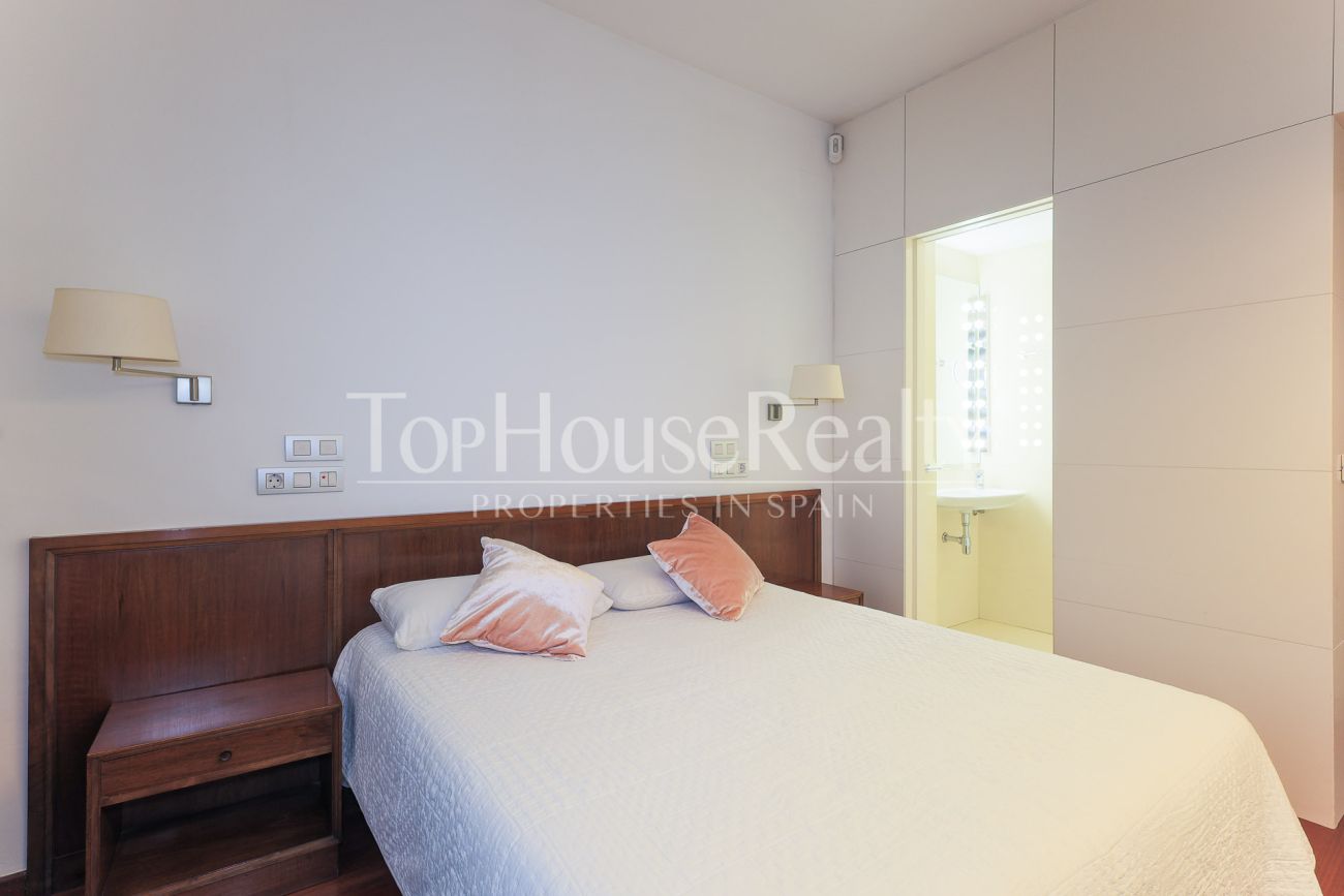 Квартира на улице Enric Granados, Барселона — светлая, отремонтированная и в престижной локации