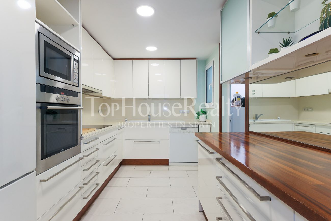 Квартира на улице Enric Granados, Барселона — светлая, отремонтированная и в престижной локации