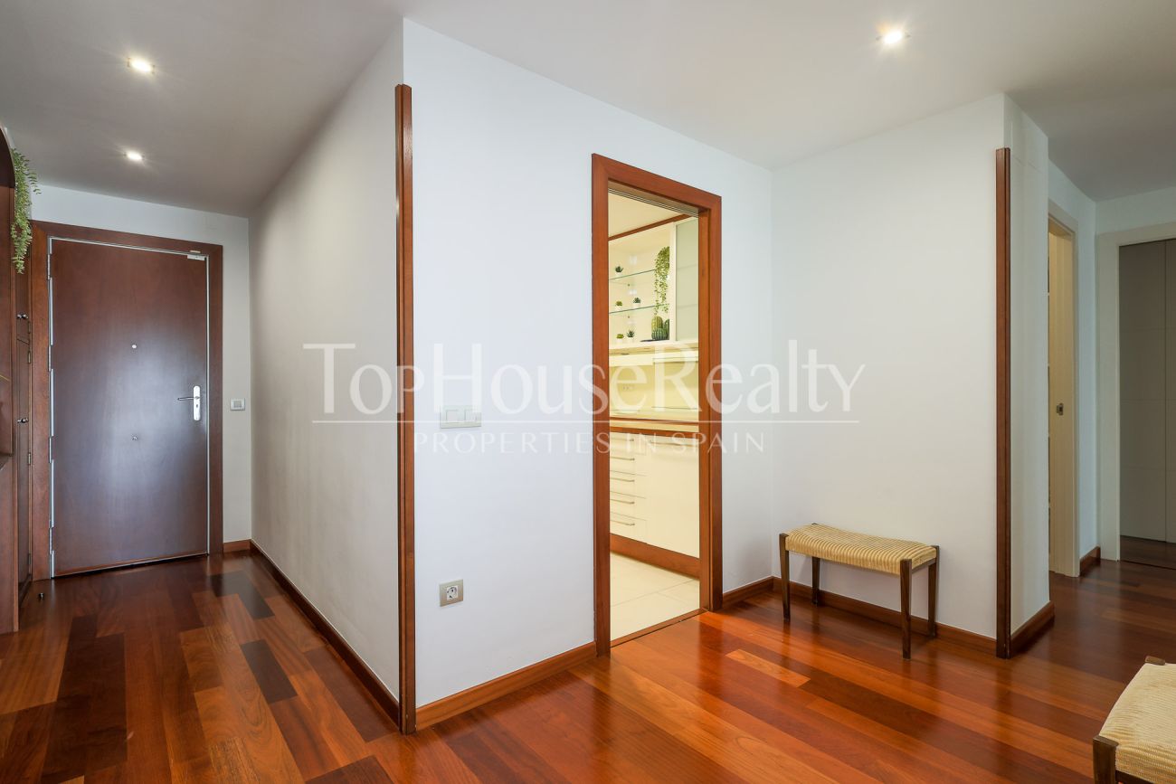 Квартира на улице Enric Granados, Барселона — светлая, отремонтированная и в престижной локации