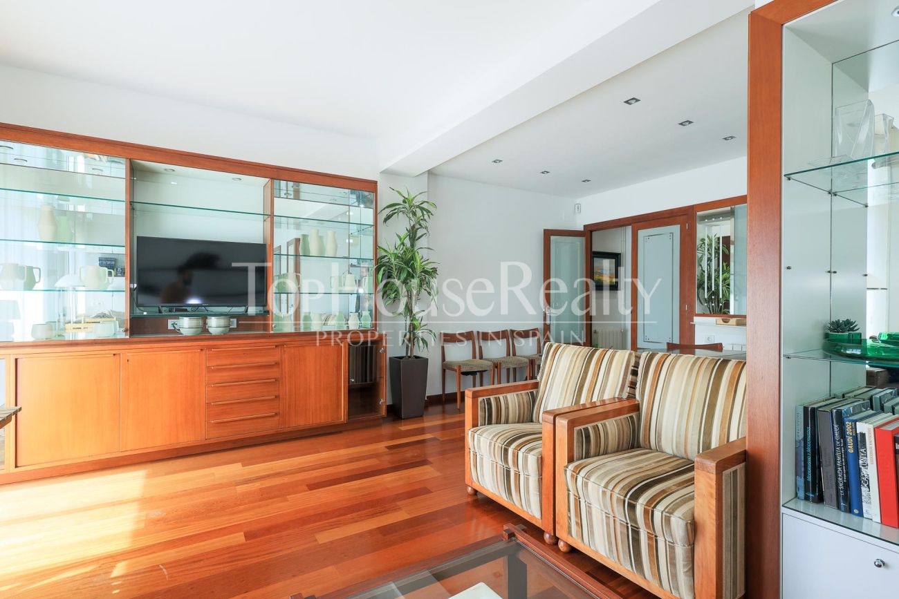 Квартира на улице Enric Granados, Барселона — светлая, отремонтированная и в престижной локации