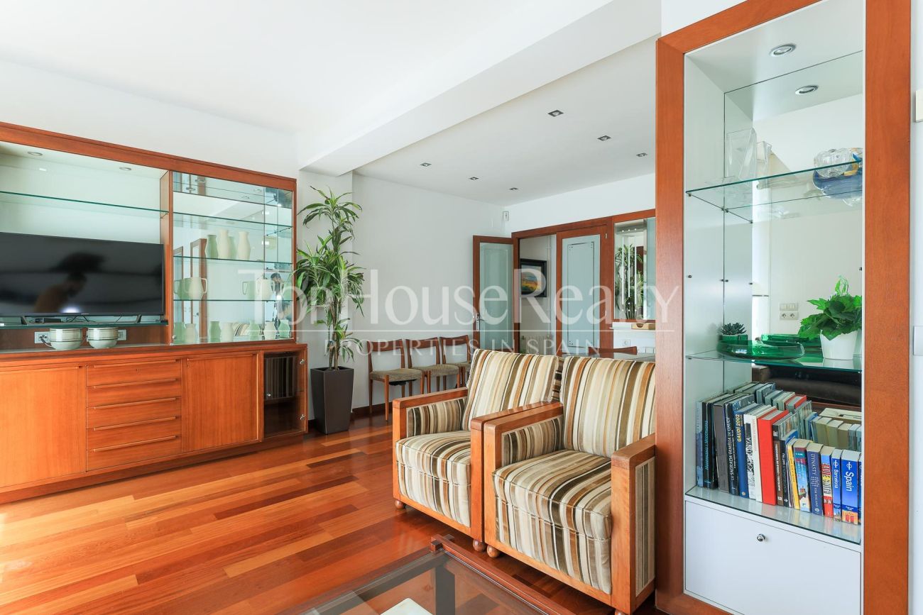 Квартира на улице Enric Granados, Барселона — светлая, отремонтированная и в престижной локации