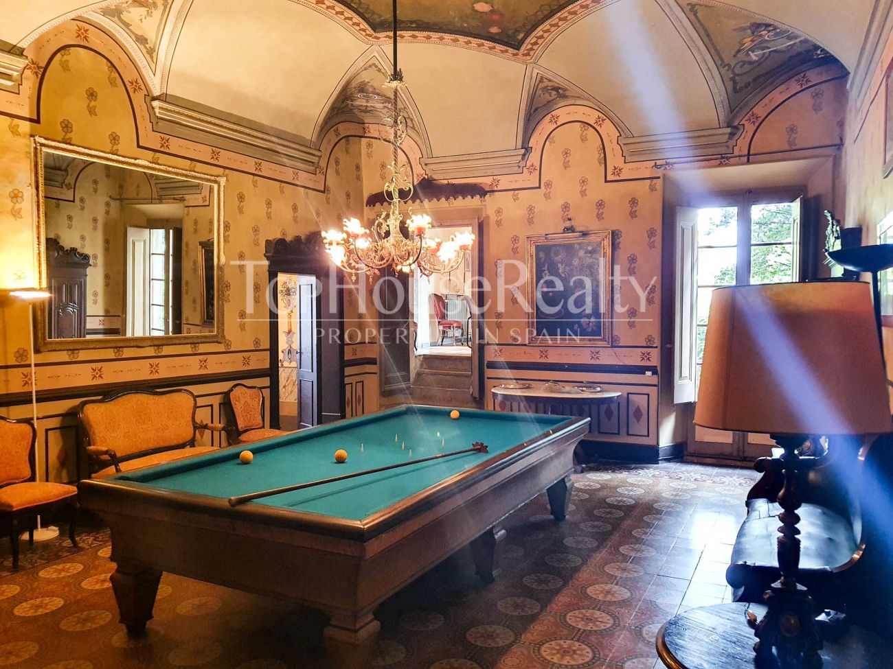 Величественный особняк XVII века в Эмпорде