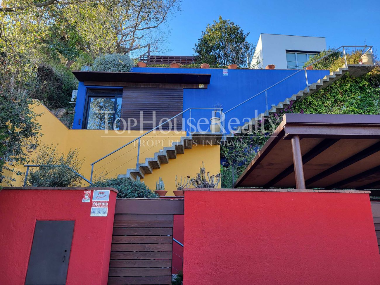 Наслаждайтесь спокойствием Тибидабо в этом потрясающем дизайнерском доме