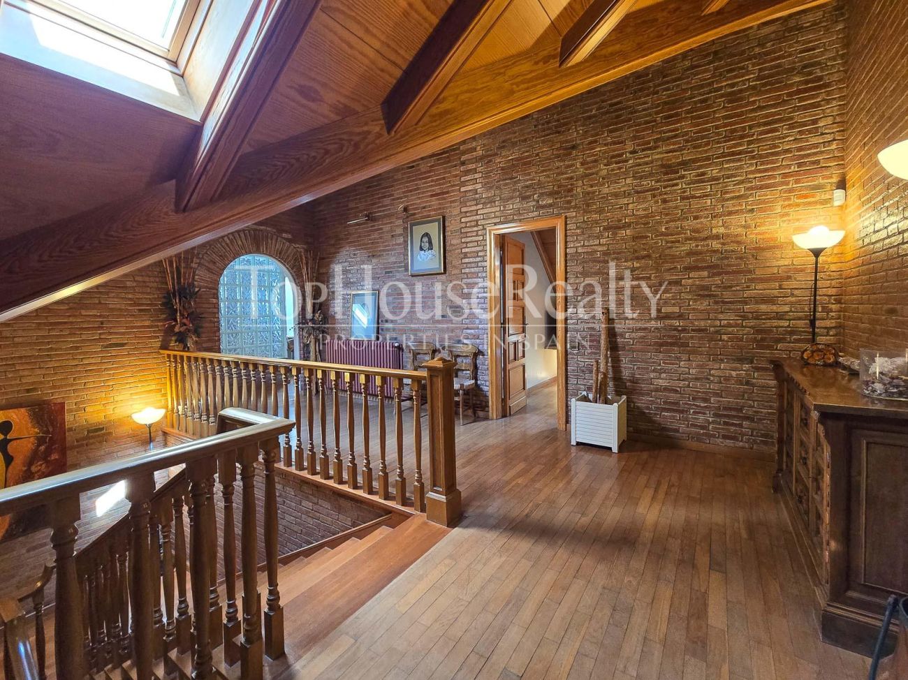 Вилла в Begues — уникальная усадьба с участком 6.000 м² и инвестиционным потенциалом