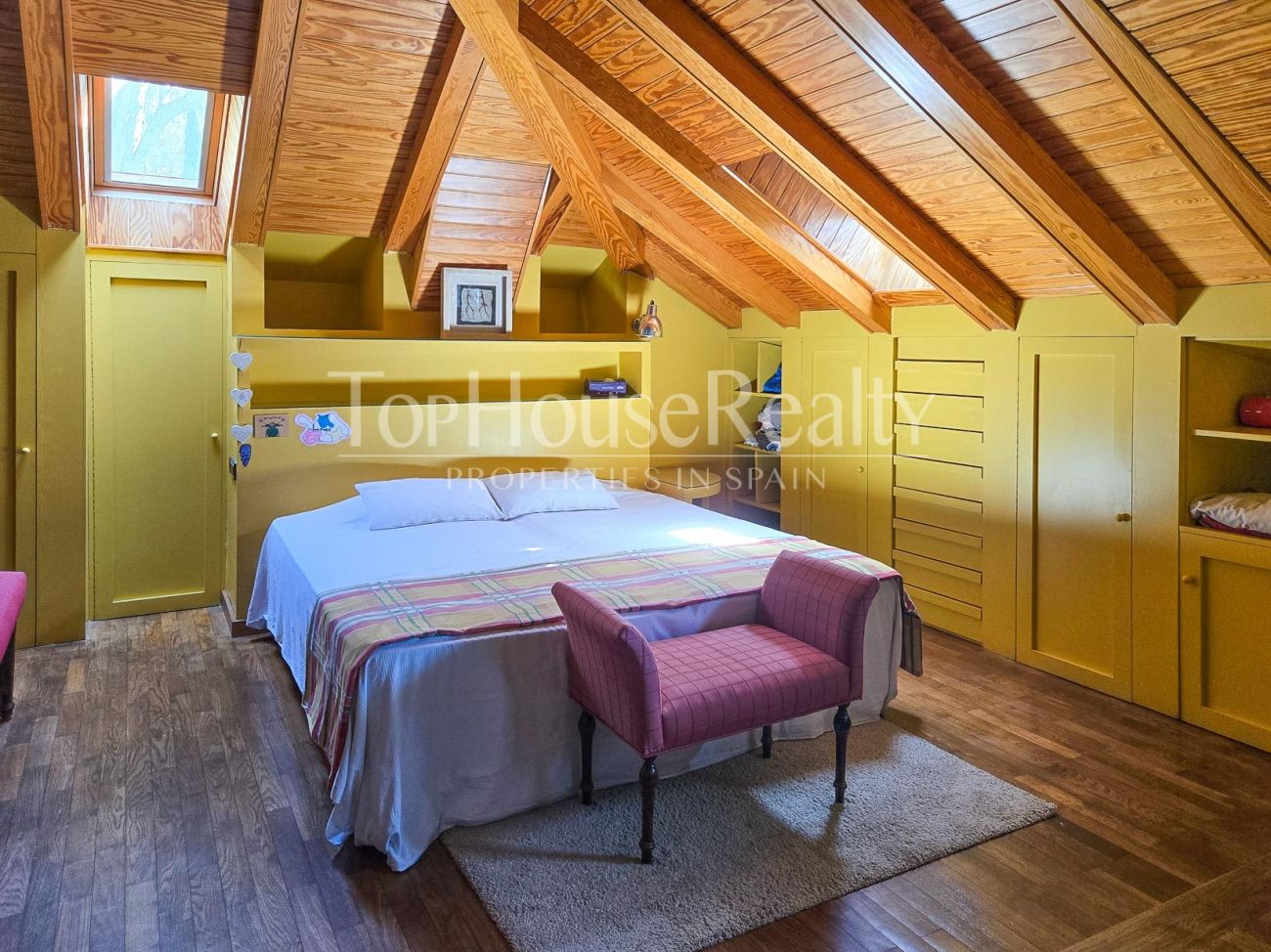 Вилла в Begues — уникальная усадьба с участком 6.000 м² и инвестиционным потенциалом