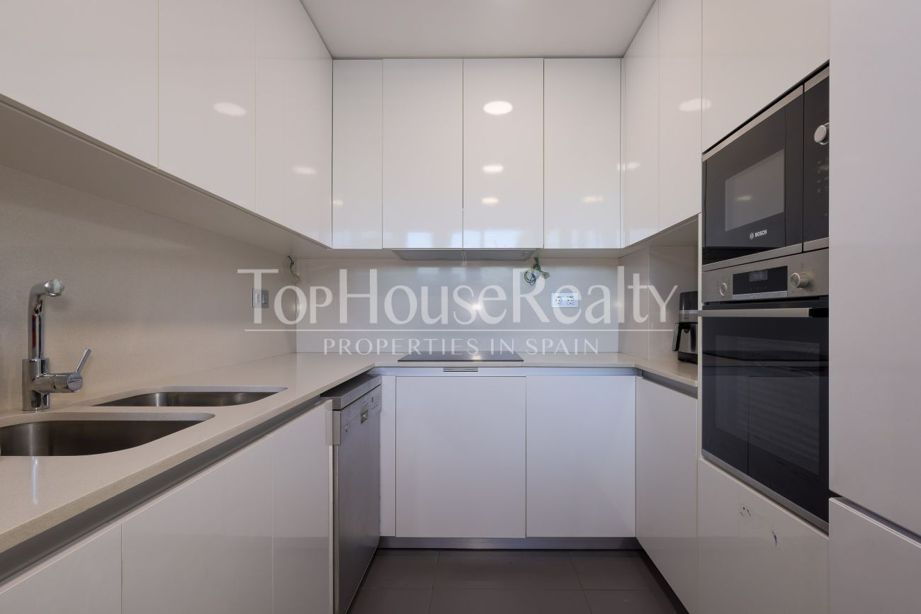 Таунхаус в El Vinyet, Ситжес — сад, свет и 5 минут до моря