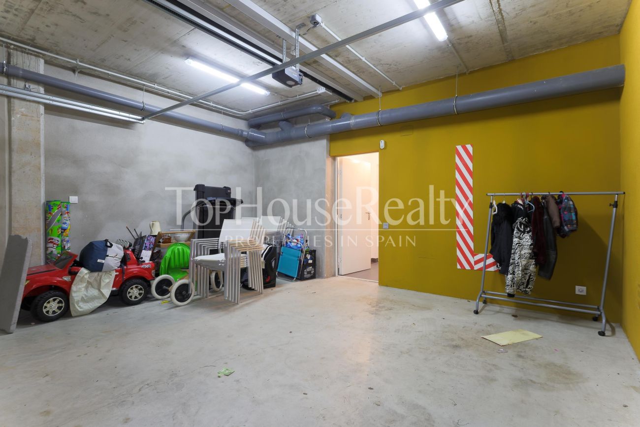 Таунхаус в El Vinyet, Ситжес — сад, свет и 5 минут до моря