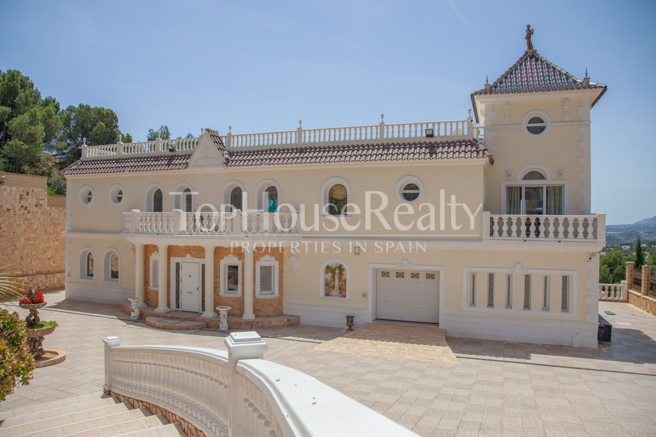 Роскошная вилла в дворцовом стиле с живописным видом на море в Коста Бланке, Валенсия