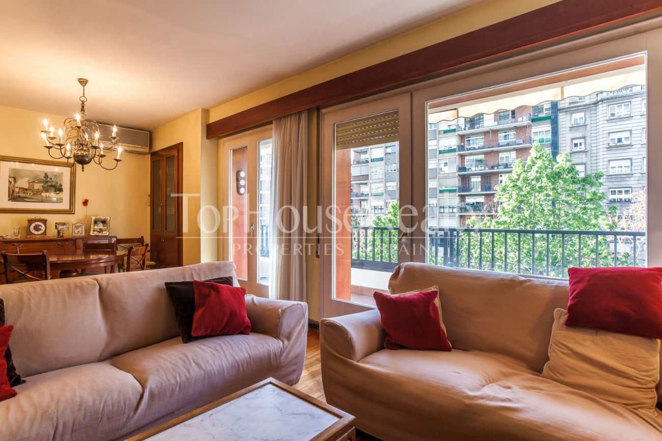 Эффектная и светлая квартира в одном из самых популярных районов города Барселоны