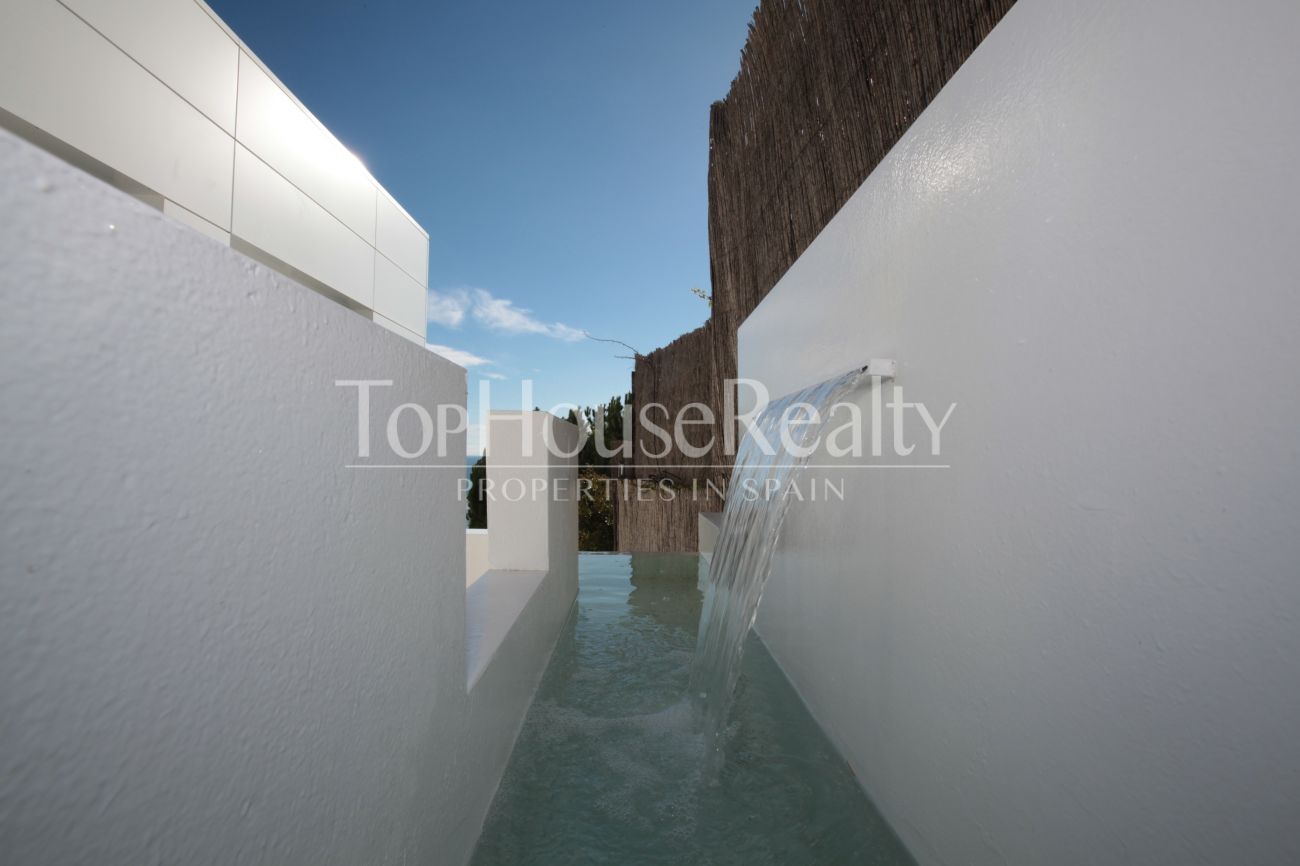 Роскошная вилла с бассейном в городе Ситжес, Испания