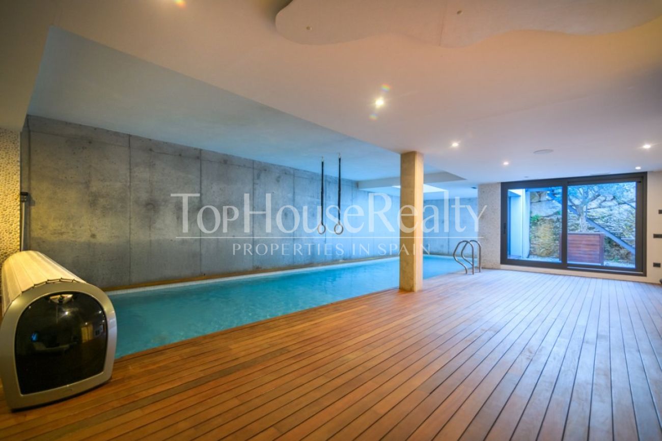 Элитная вилла в Sitges рядом с гольф-полем: эксклюзивная резиденция со спа-зоной и большим участком