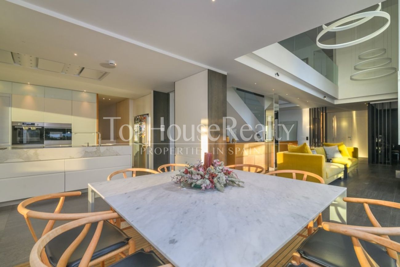 Элитная вилла в Sitges рядом с гольф-полем: эксклюзивная резиденция со спа-зоной и большим участком