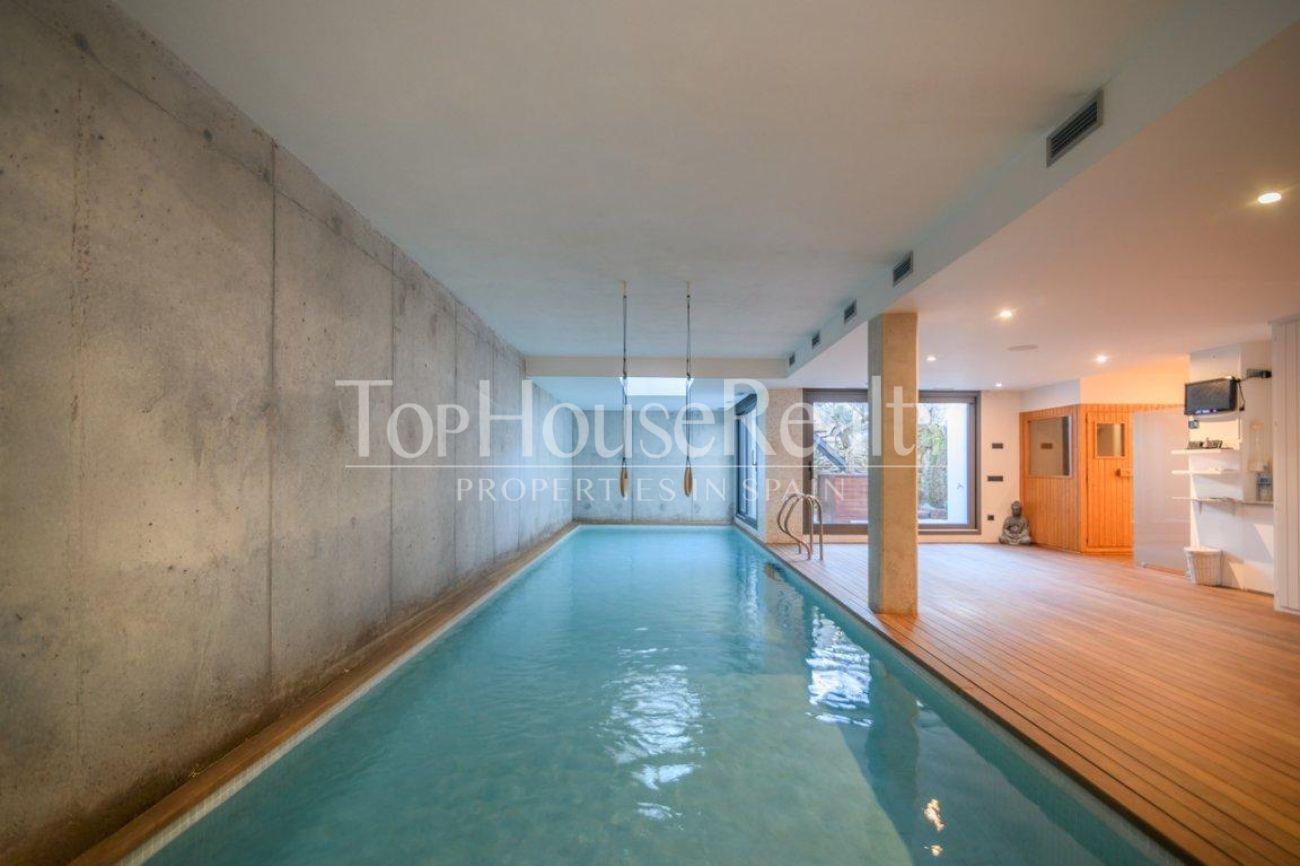 Элитная вилла в Sitges рядом с гольф-полем: эксклюзивная резиденция со спа-зоной и большим участком