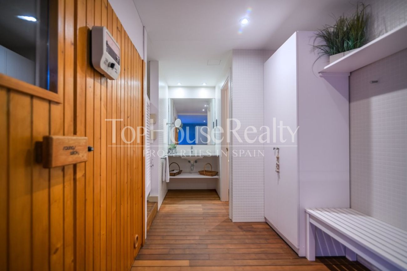 Элитная вилла в Sitges рядом с гольф-полем: эксклюзивная резиденция со спа-зоной и большим участком