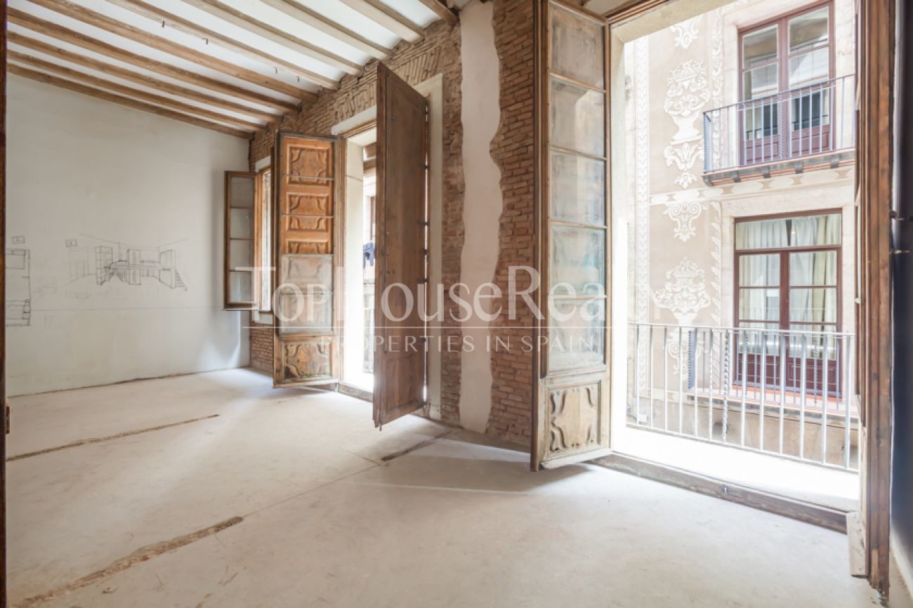 Впечатляющая квартира с террасой в историческом центре Барселоны