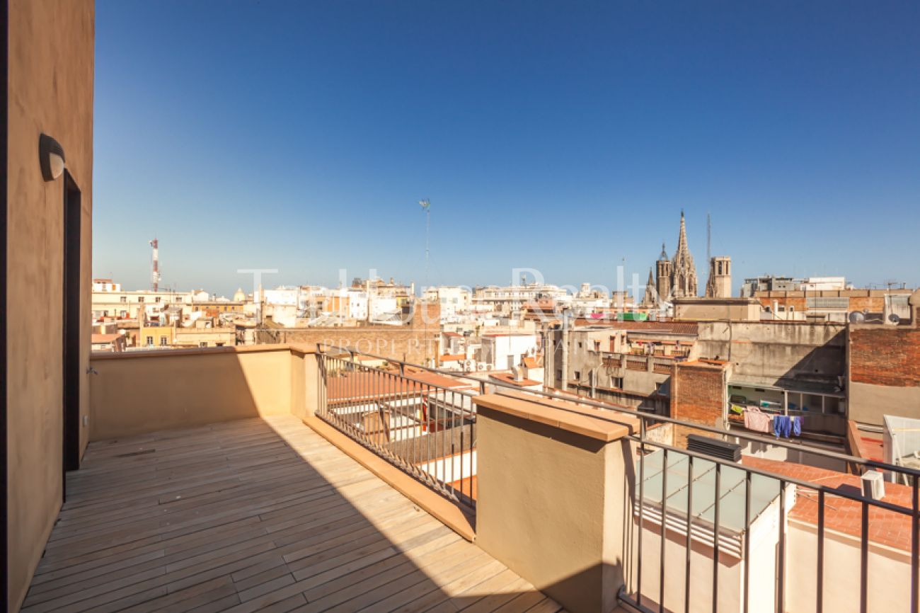 Квартира 102 м² с бассейном в новом здании в историческом сердце Барселоны
