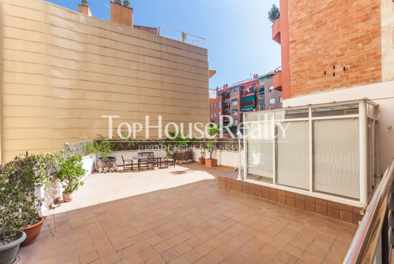 Просторная квартира с террасой в Барселоне, в 25 минутах от центра города