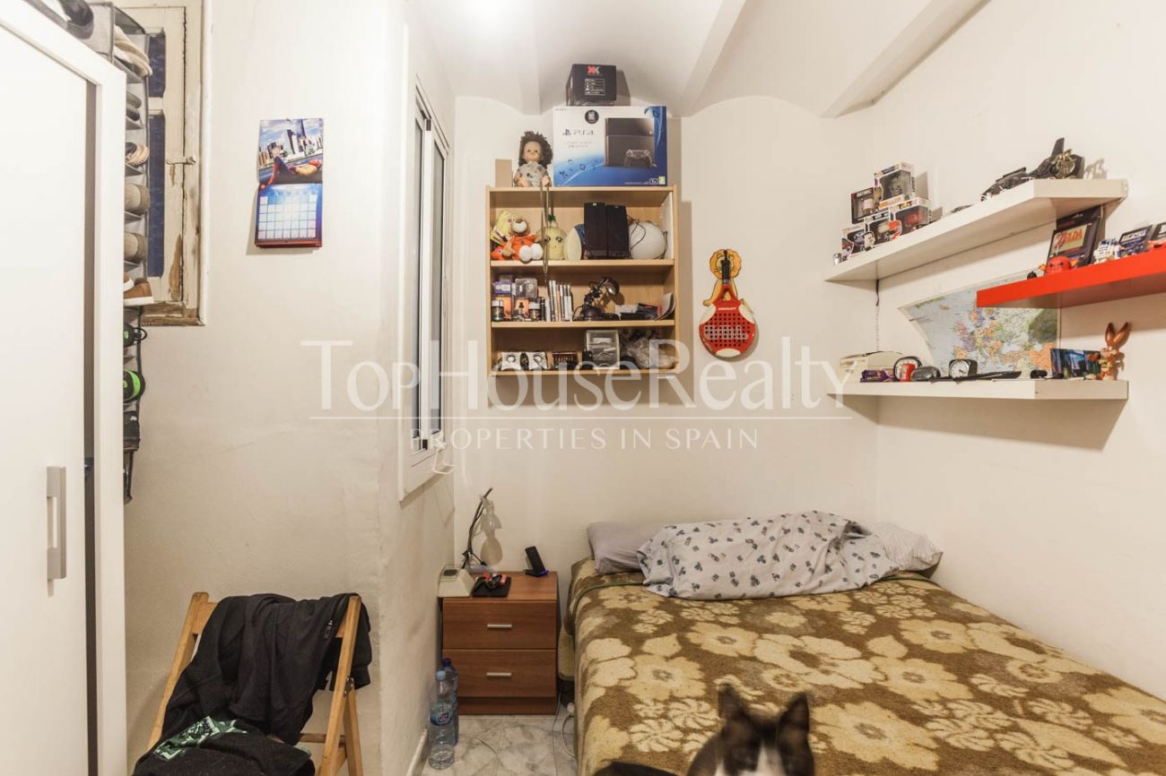 Коммерческая недвижимость с жилым помещением на улице Córcega