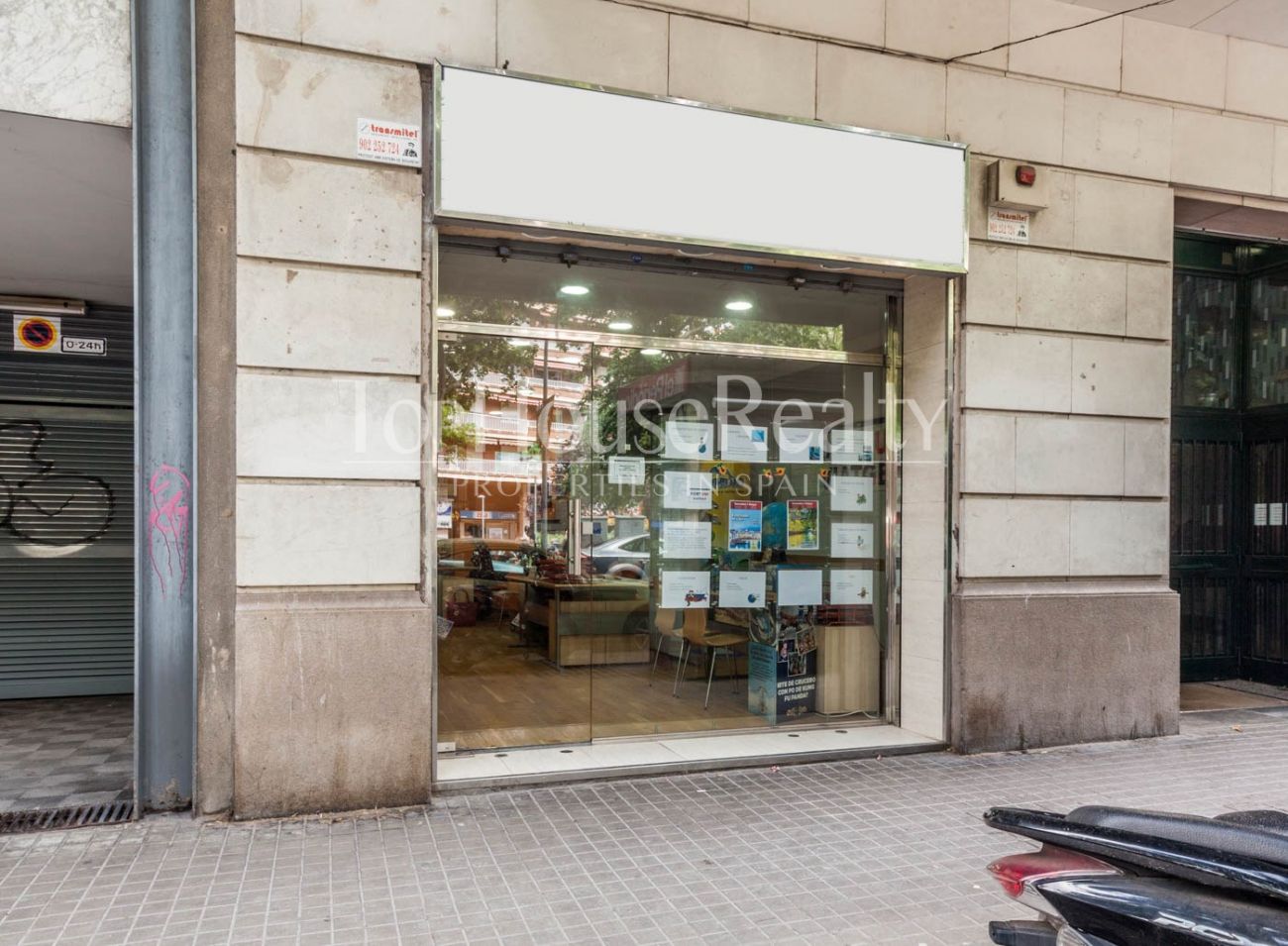 Коммерческая недвижимость в Барселоне, 84м2, Sant Antoni