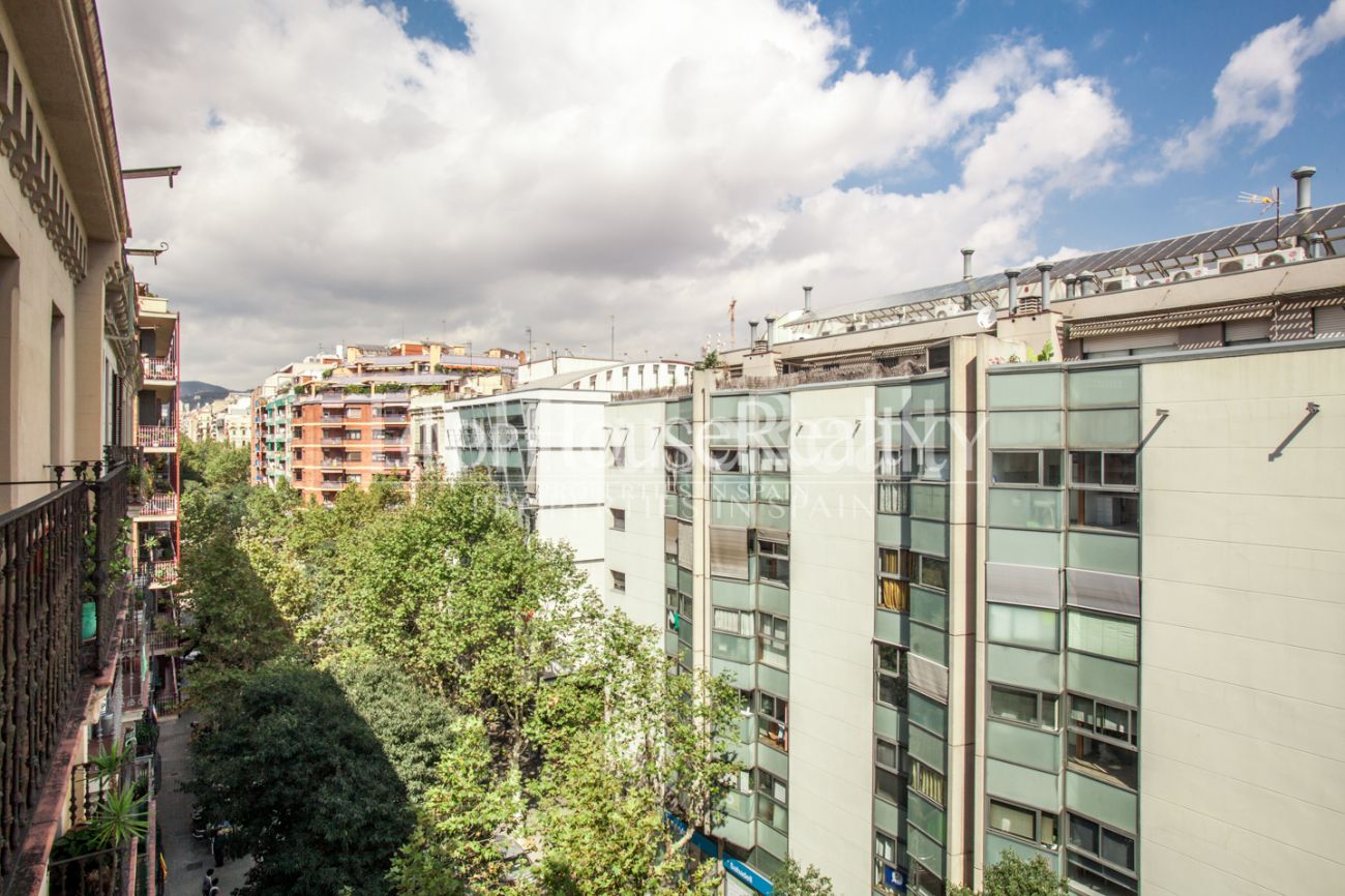 Новая современная квартира в центре Барселоны