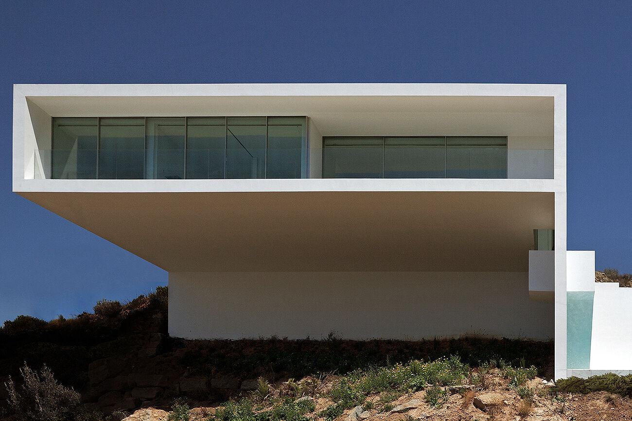 Дом в стиле минимализм. Строительство дома в Барселоне, Испания. Строительная компания Top House Realty.
