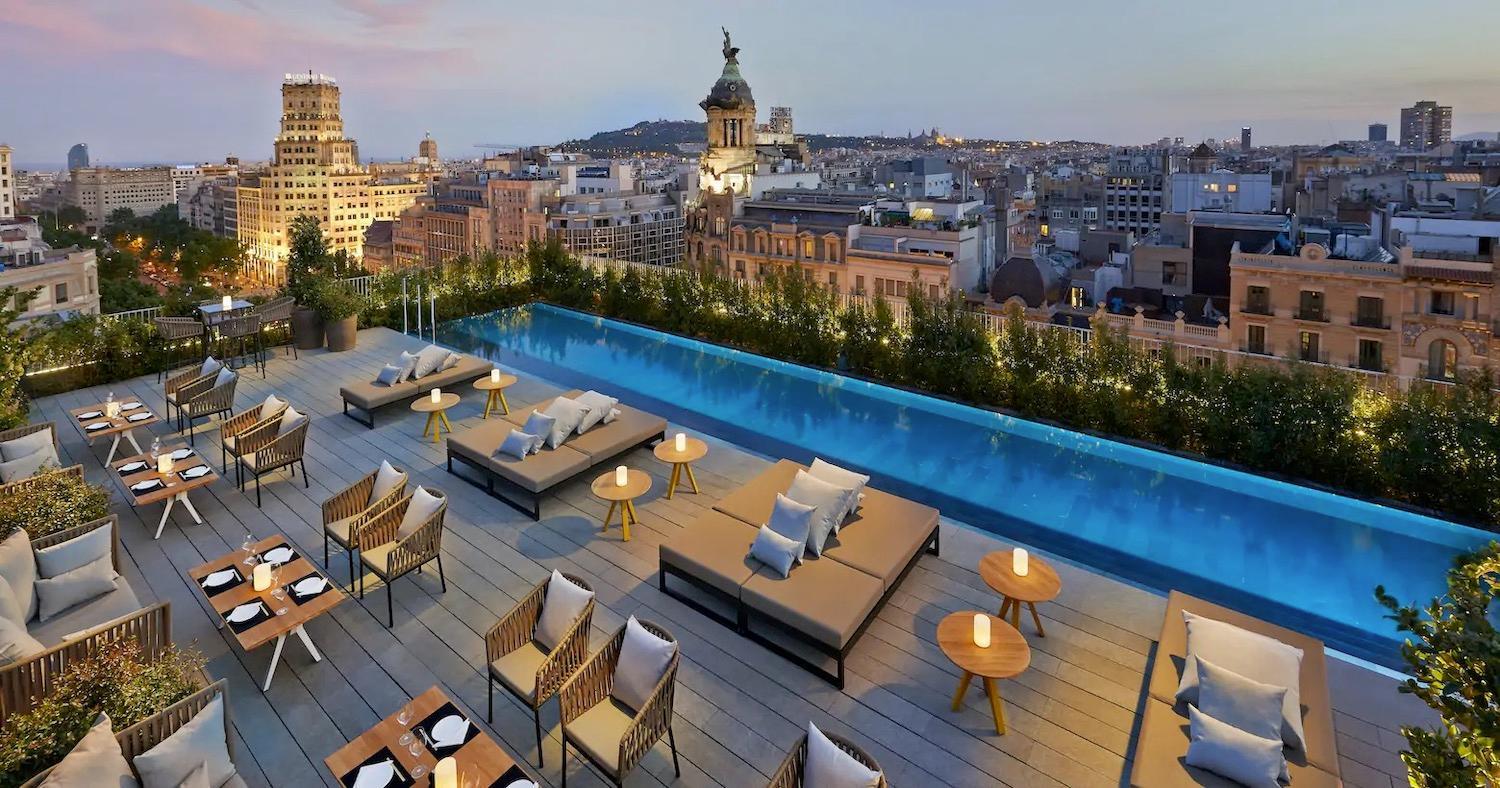 Купить ресторан в Барселоне на берегу моря. Агентство недвижимости в Барселоне Top House Realty.