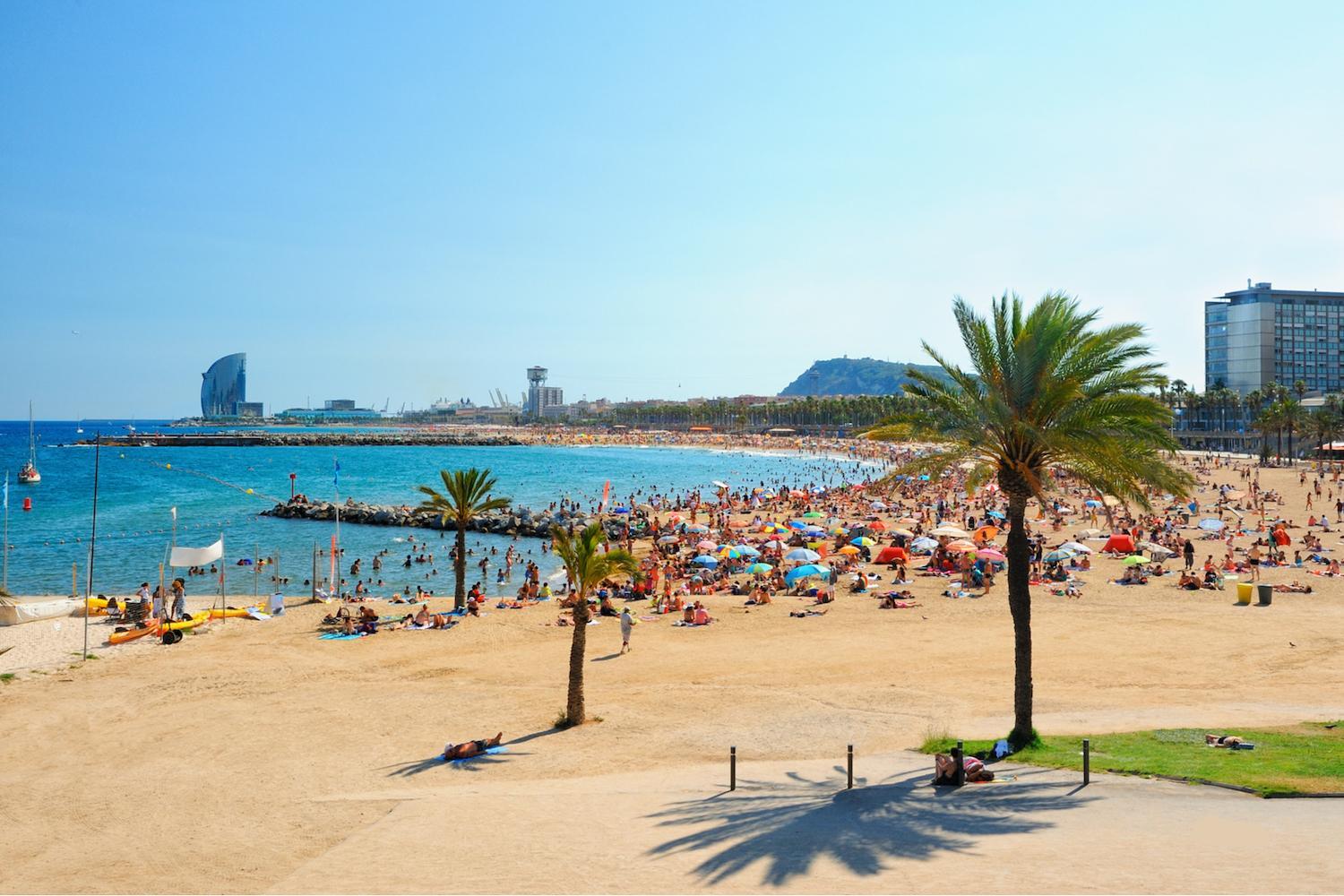 Купить недвижимость у моря, рядом с пляжем в Испании. Агентство недвижимости в Барселоне Top House Realty.
