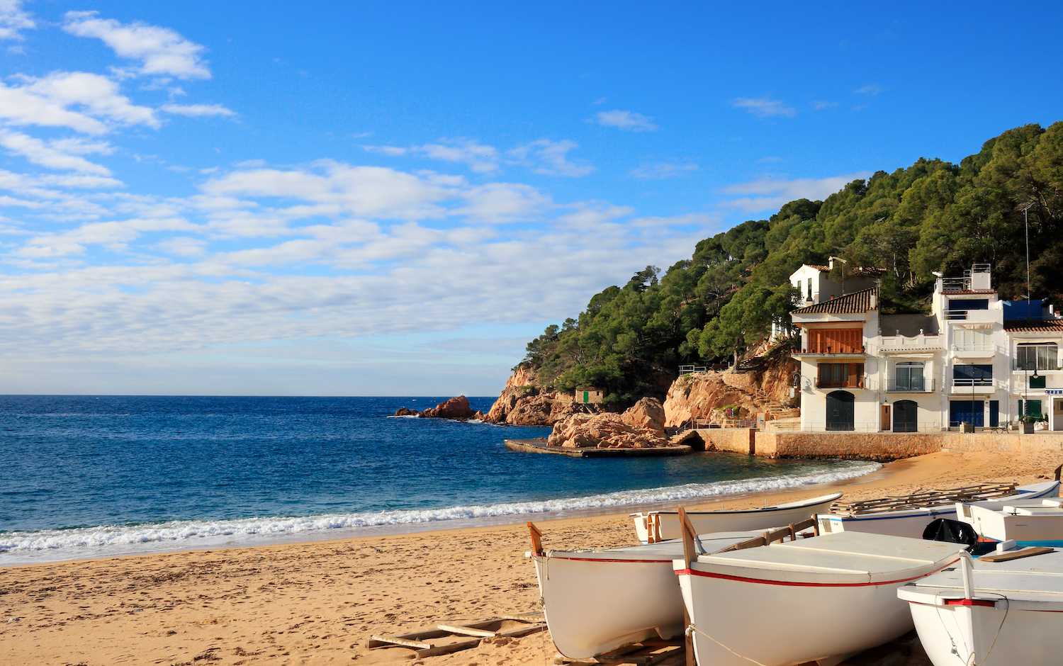 Топ 3 лучших прибрежных городов Испании для жизни с семьей. Купить или арендовать дом в Кастельдефельс, риэлторское агентство Top House Realty.