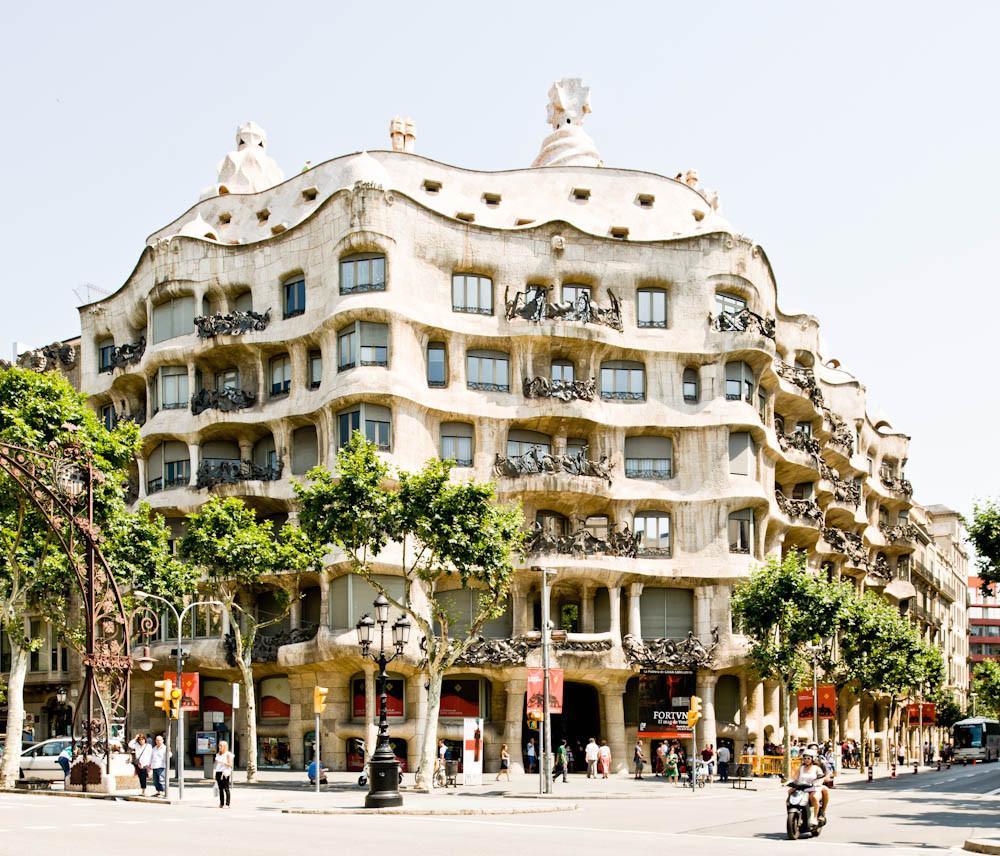 Дом Гауди. Жилье для долгосрочной аренды в Барселоне от Top House Realty.