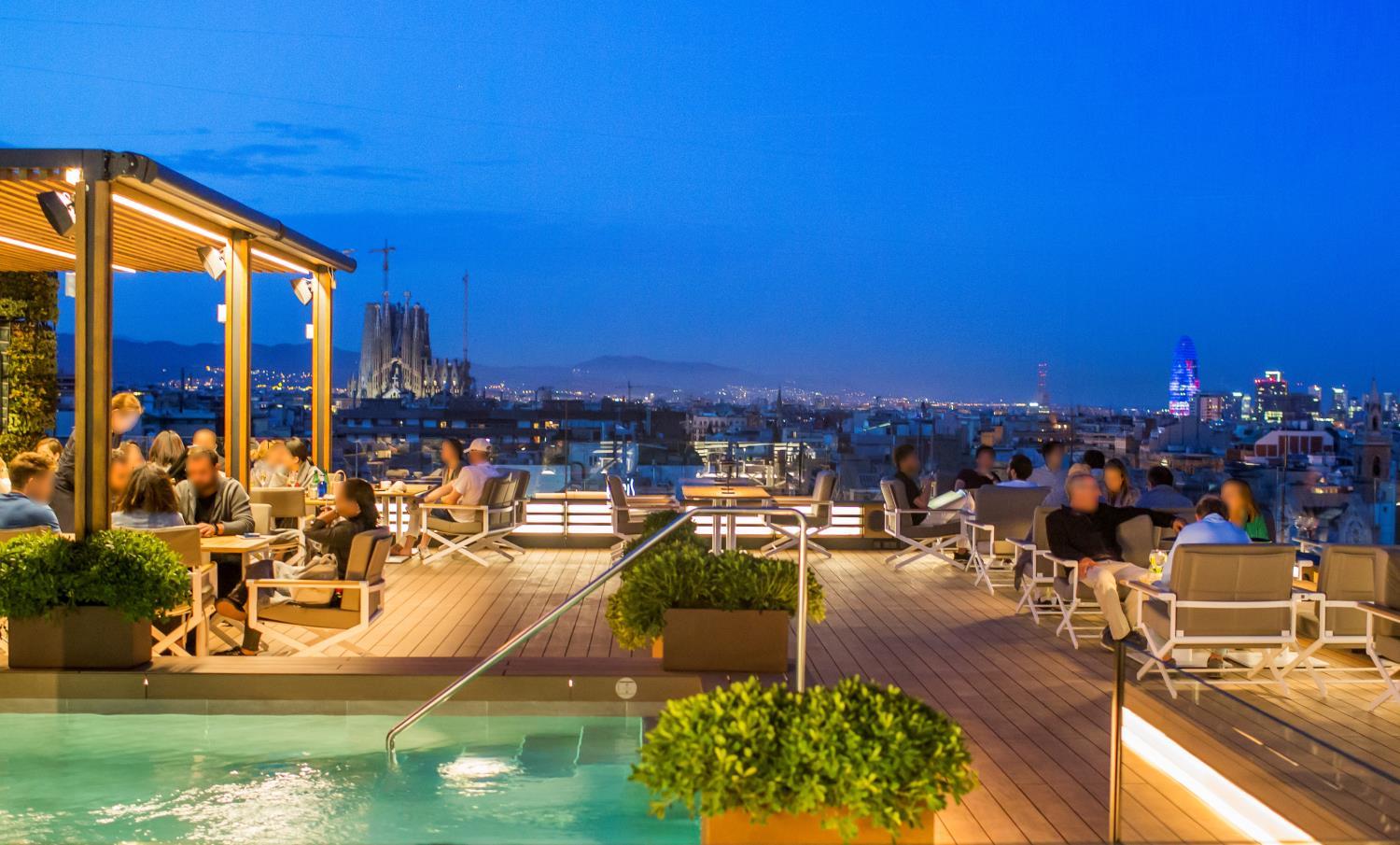 Посетите La Dolce Vitae, изысканную террасу на крыше культового барселонского отеля Majestic Hotel & Spa.