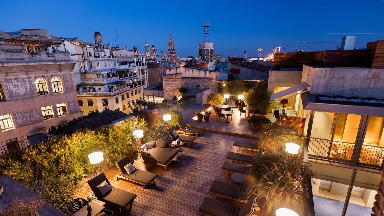 Купить недвижимость в Барселоне с террасой на крыше и прекрасными видами? Top House Realty агентство недвижимости в Барселоне.
