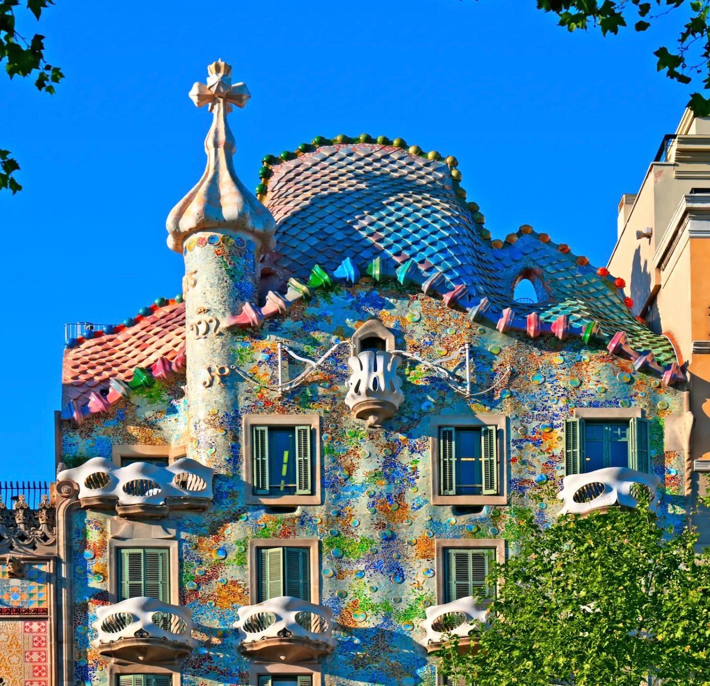Крыша «Дракона» в Каса Бальо, Барселона. Купить элитную недвижимость в Испании, Top House Realty.