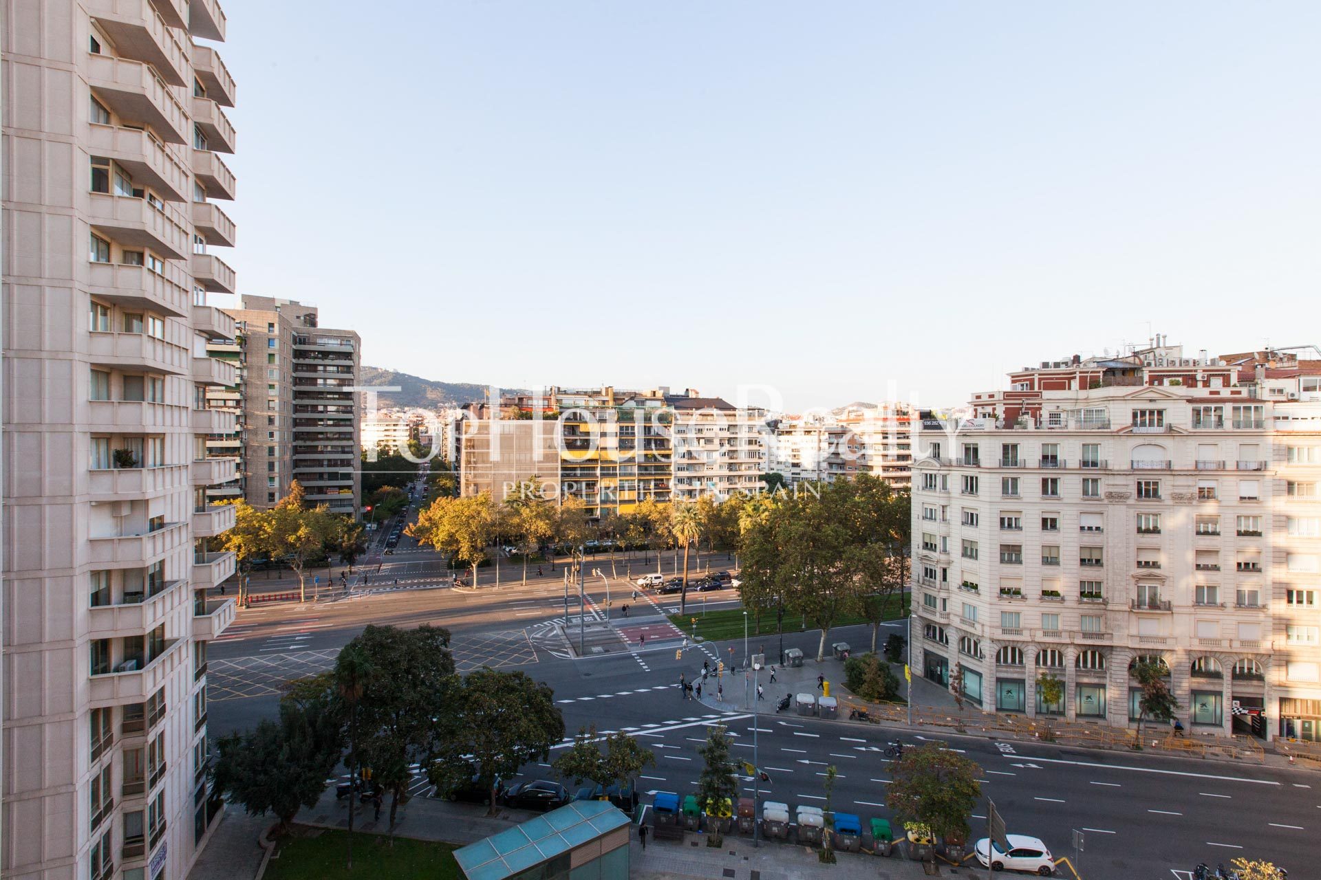 Потрясающая квартира в одном из лучших районов Барселоны.