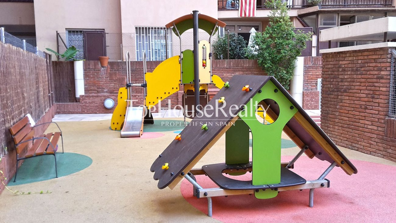 Фантастическая квартира на Travesera de Les Corts