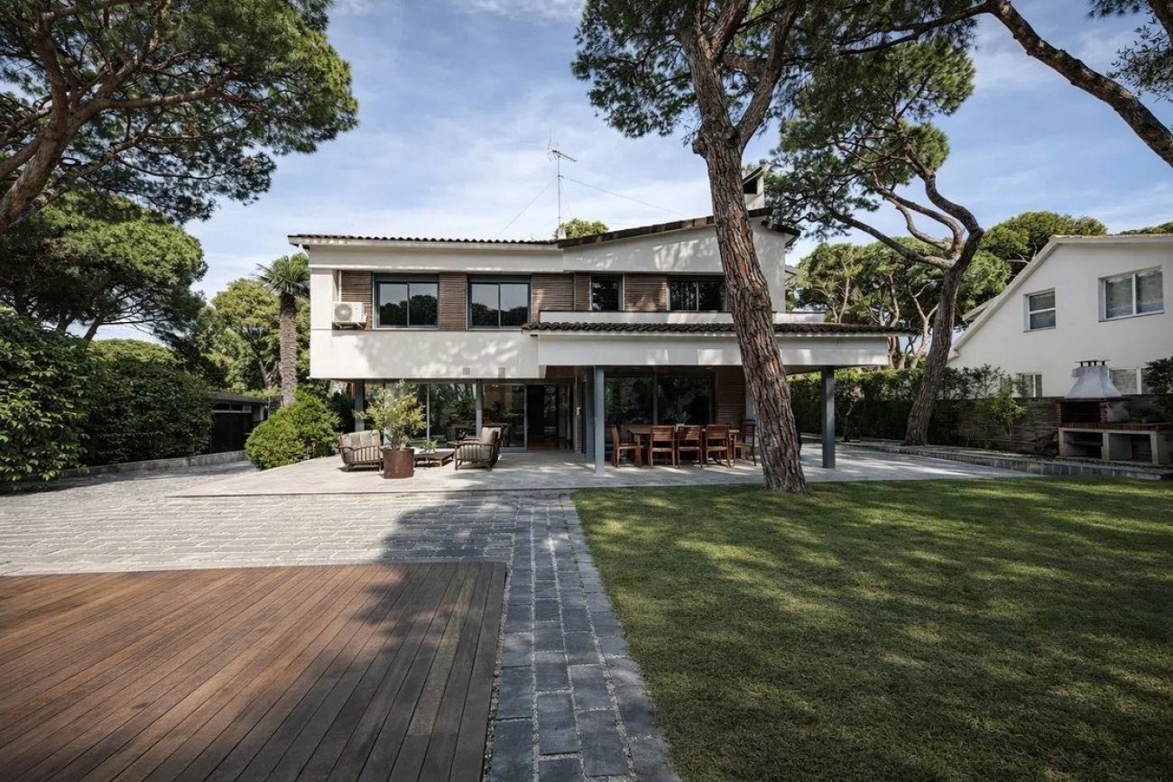 Вилла в аренду в Castelldefels Playa — вторая линия от моря, сад, бассейн и сауна