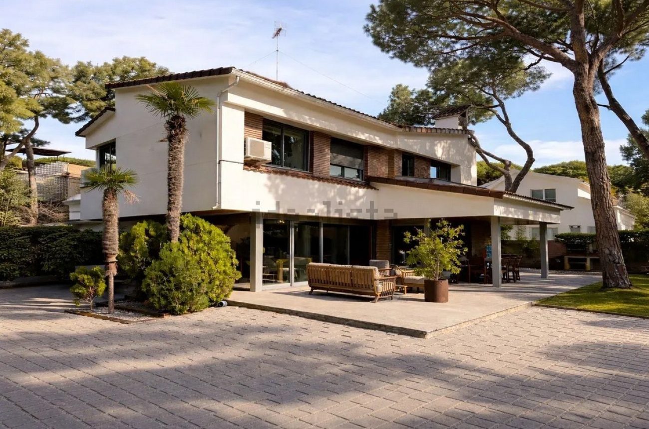 Вилла в аренду в Castelldefels Playa — вторая линия от моря, сад, бассейн и сауна
