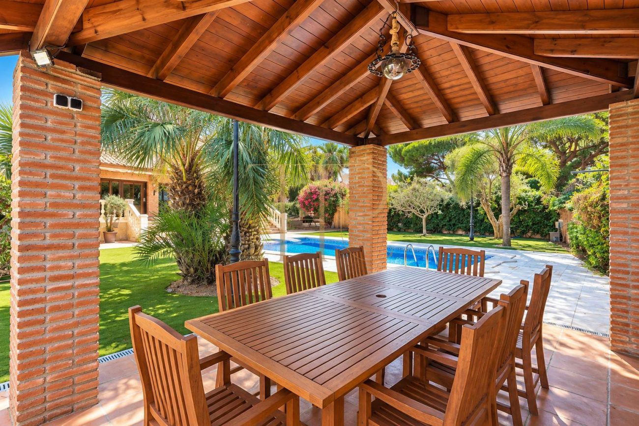 Современная вилла в аренду в Gavà Mar