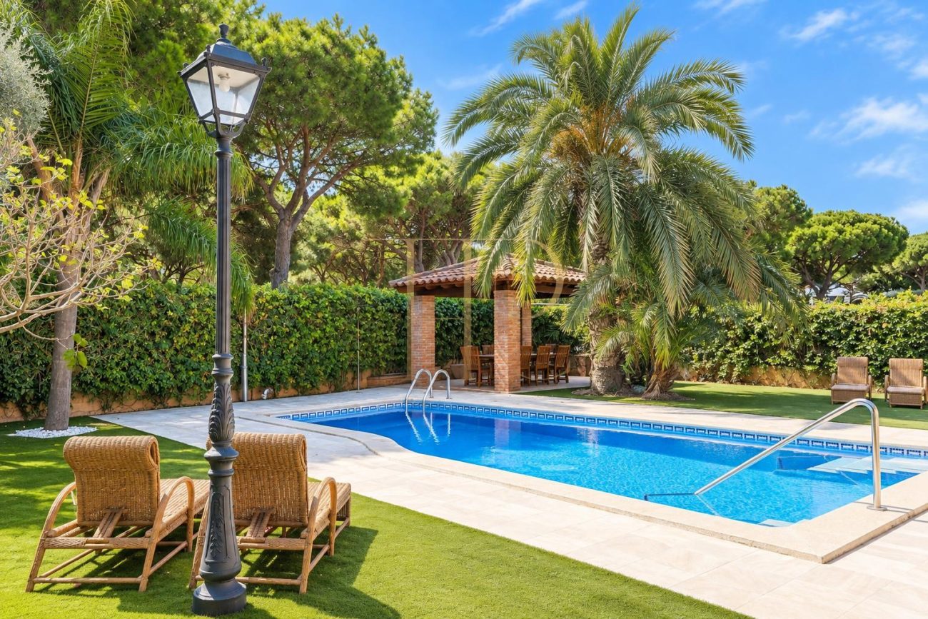 Современная вилла в аренду в Gavà Mar