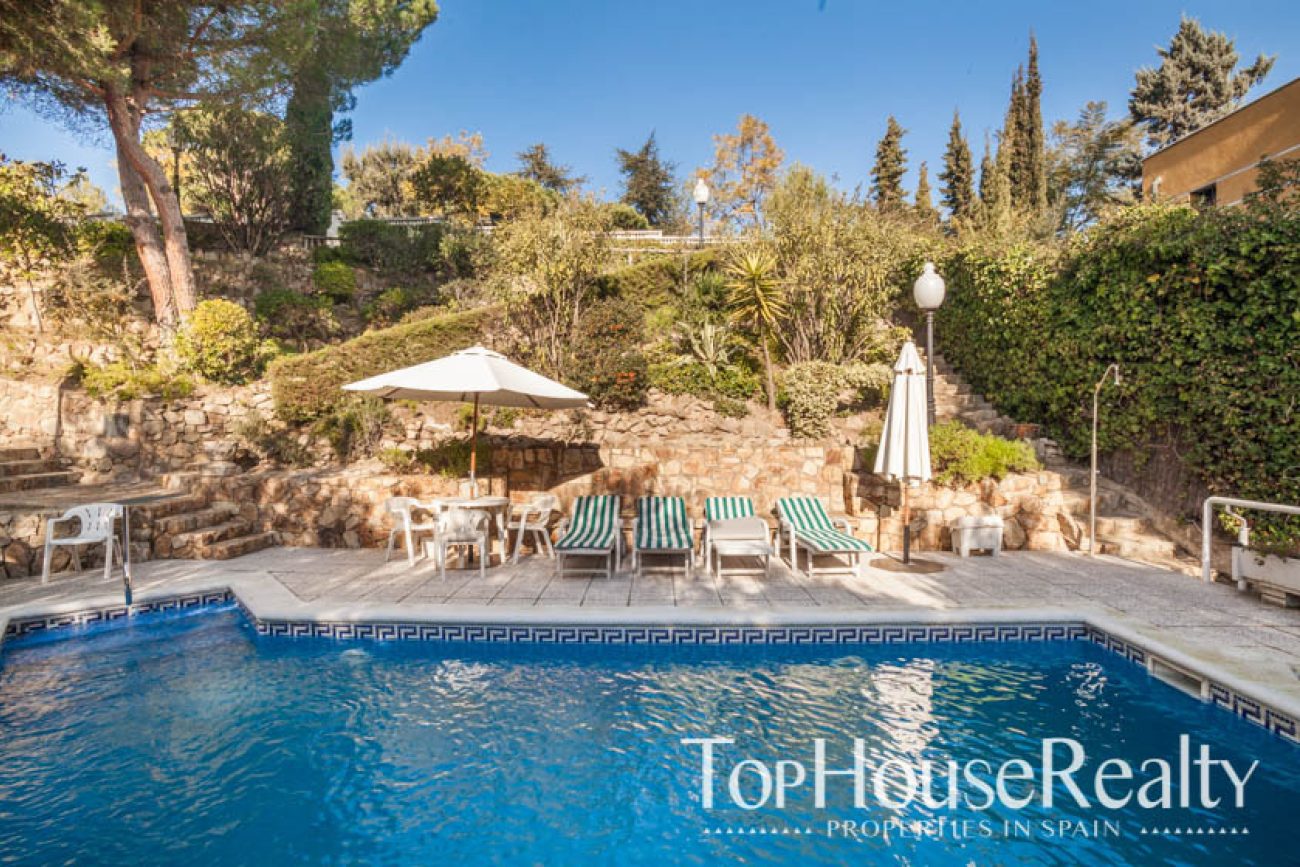 Дом с бассейном и видами на море в Алелья, провинция Барселоны