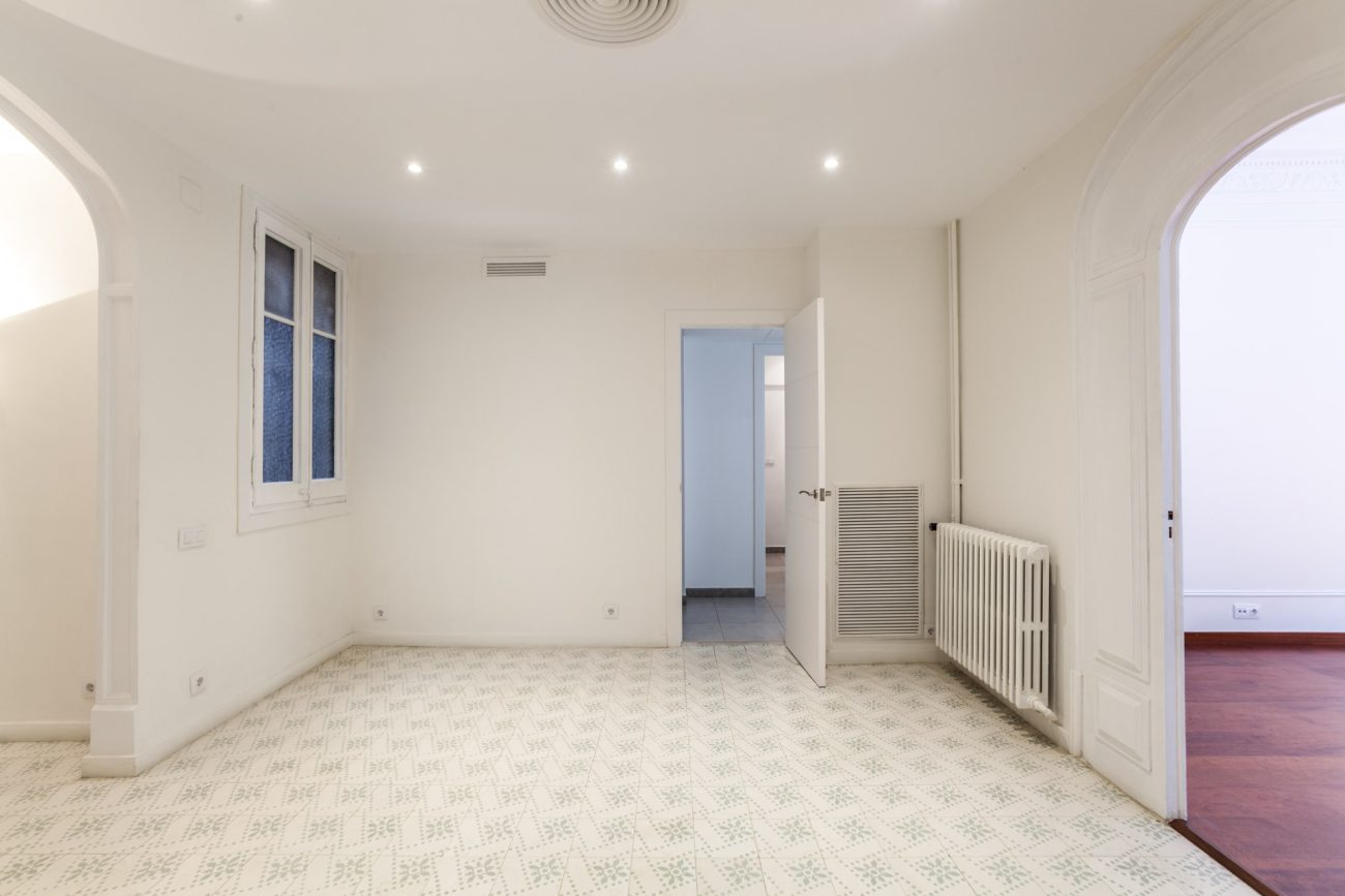 Просторная квартира после ремонта в Eixample