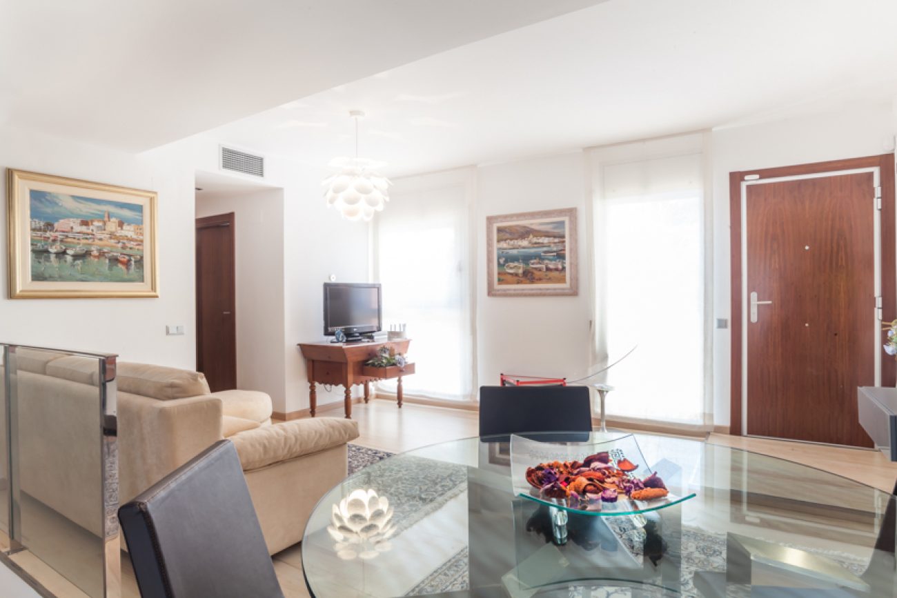 Таунхаус 160м² с бассейном и террасой всего в 100 м. от пляжа Сагаро, Испания